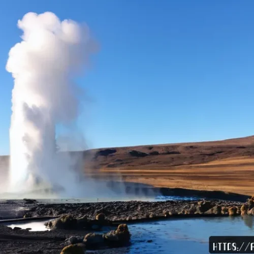 아이슬란드 게이시르 간헐천 특징 - A dramatic landscape view of the famous Strokkur geyser erupting in Iceland, with a powerful jet of ...